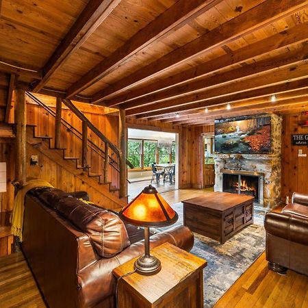 Whiskey Ridge Lodge, A Restored 1940S Gem, 2 Mins From Downtown, Breathtaking City Views, Custom Game Room, And Spacious Elegance Gatlinburg Esterno foto