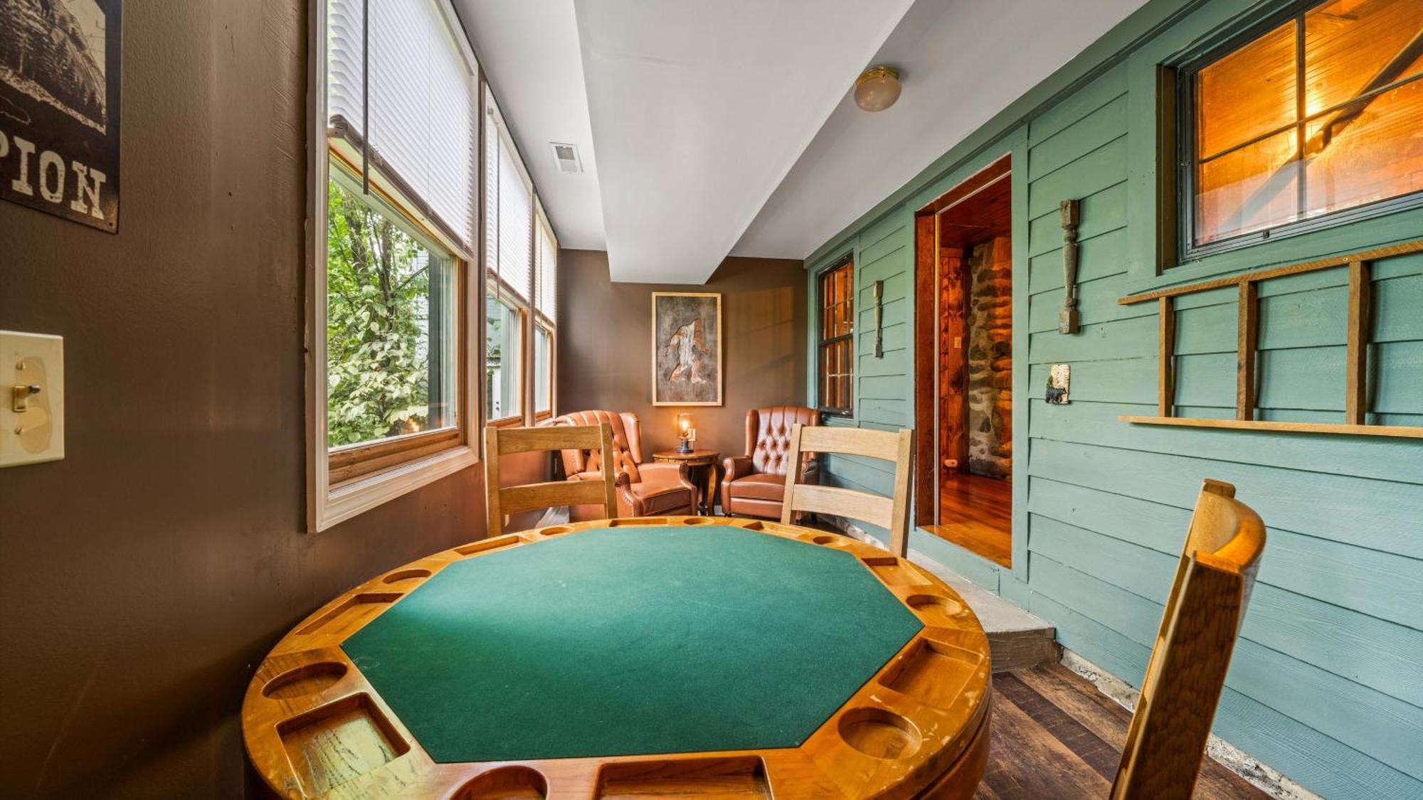 Whiskey Ridge Lodge, A Restored 1940S Gem, 2 Mins From Downtown, Breathtaking City Views, Custom Game Room, And Spacious Elegance Gatlinburg Esterno foto