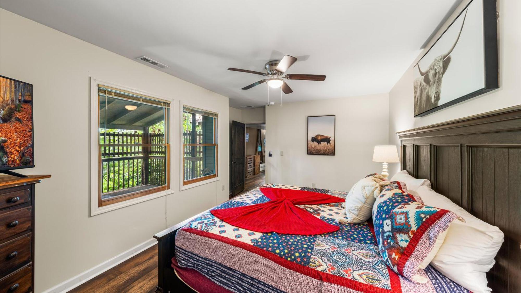 Whiskey Ridge Lodge, A Restored 1940S Gem, 2 Mins From Downtown, Breathtaking City Views, Custom Game Room, And Spacious Elegance Gatlinburg Esterno foto