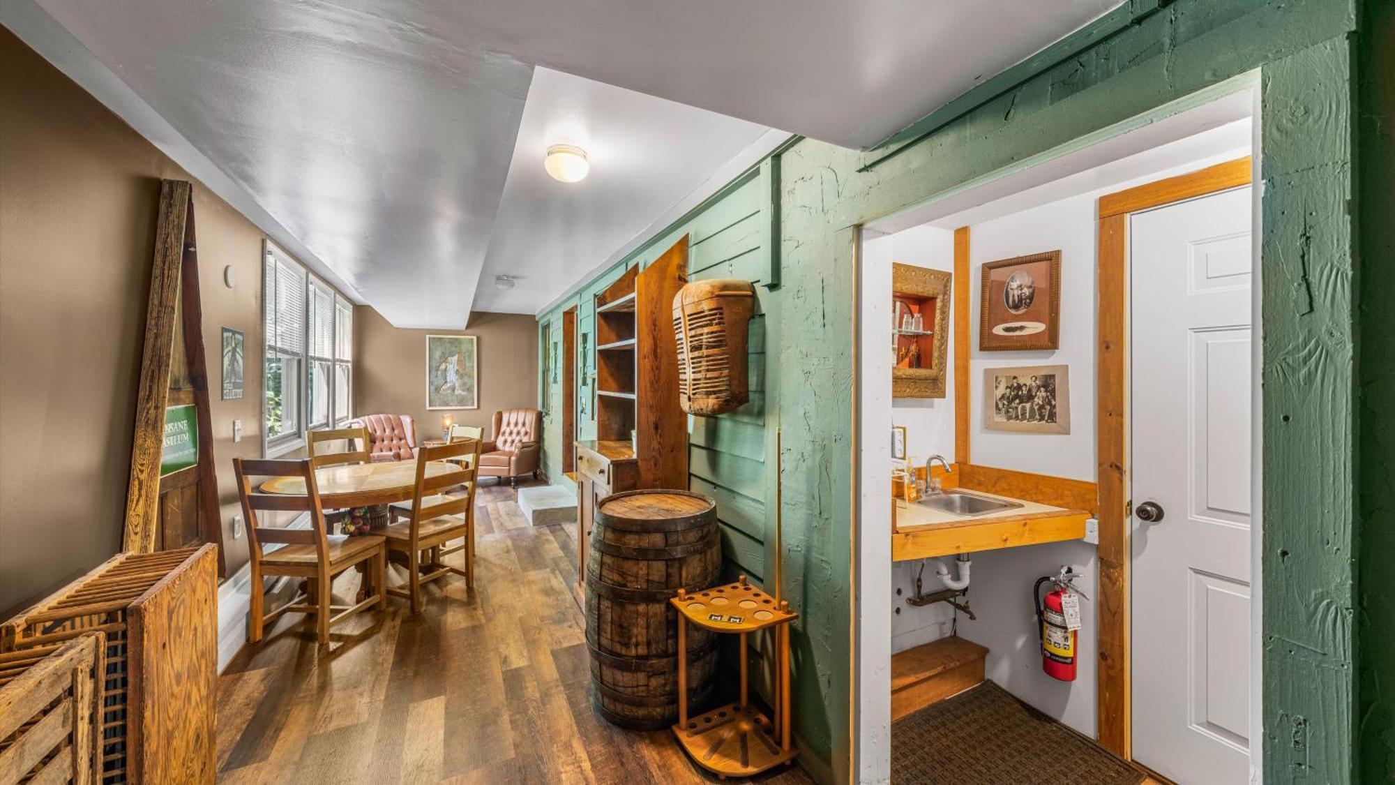 Whiskey Ridge Lodge, A Restored 1940S Gem, 2 Mins From Downtown, Breathtaking City Views, Custom Game Room, And Spacious Elegance Gatlinburg Esterno foto