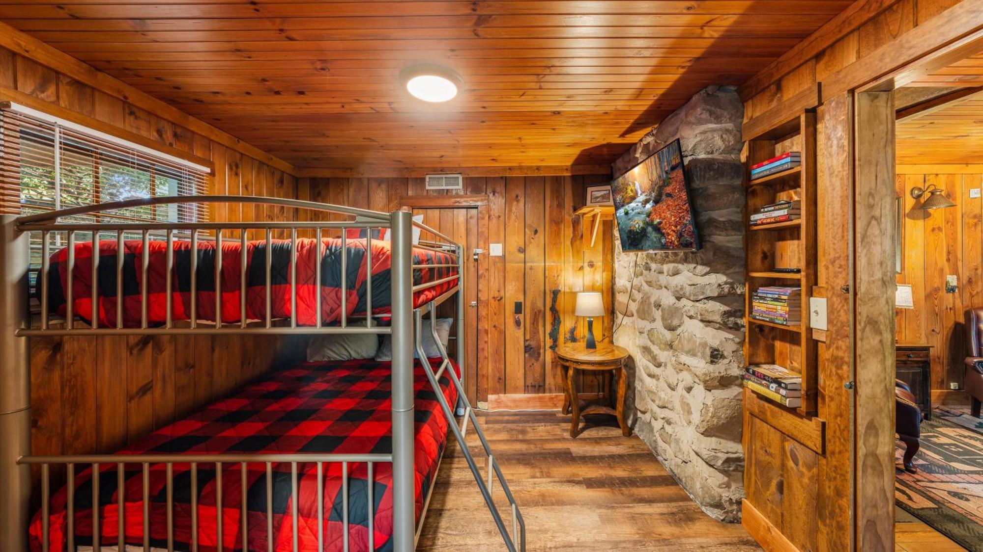 Whiskey Ridge Lodge, A Restored 1940S Gem, 2 Mins From Downtown, Breathtaking City Views, Custom Game Room, And Spacious Elegance Gatlinburg Esterno foto