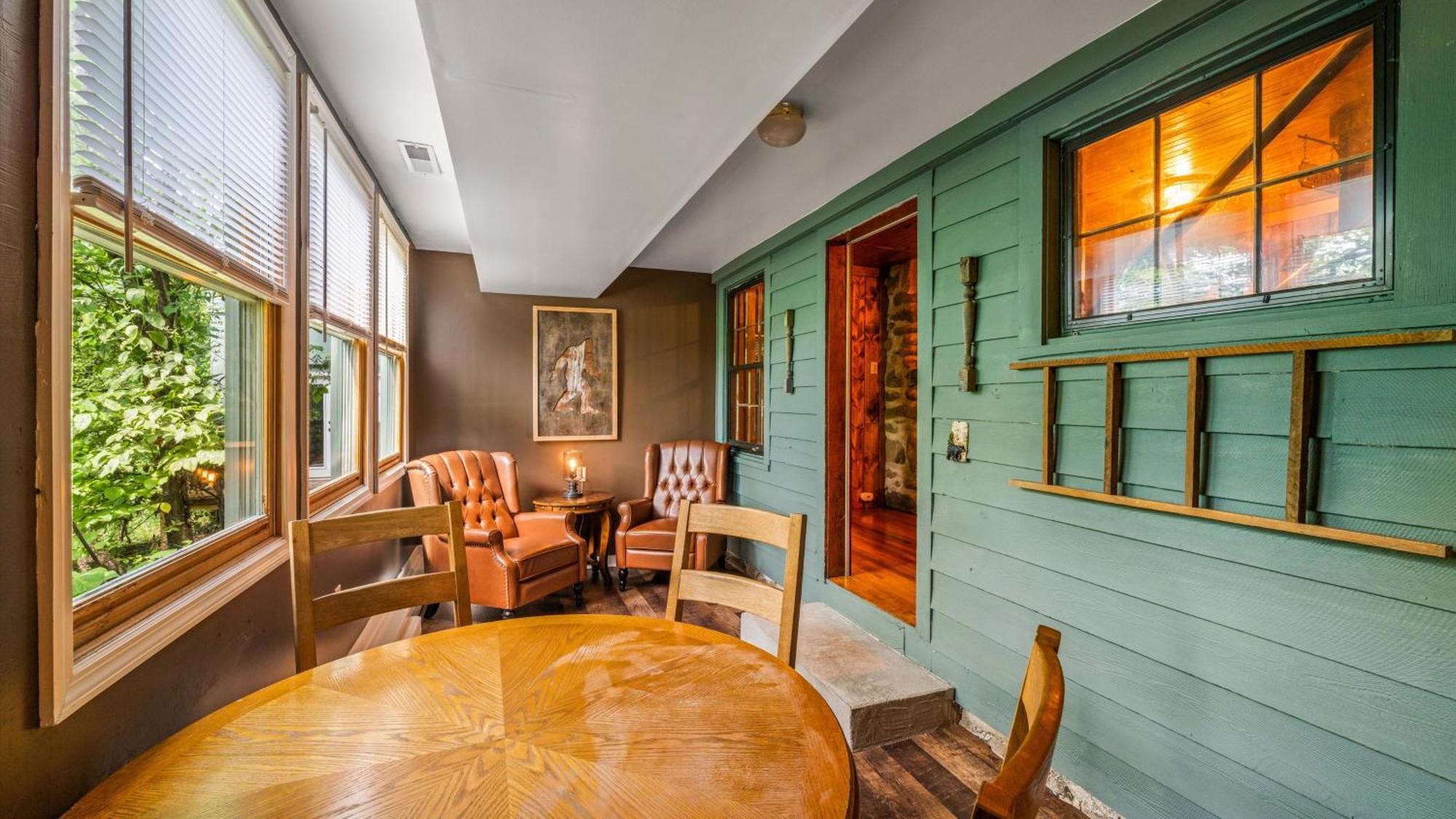 Whiskey Ridge Lodge, A Restored 1940S Gem, 2 Mins From Downtown, Breathtaking City Views, Custom Game Room, And Spacious Elegance Gatlinburg Esterno foto
