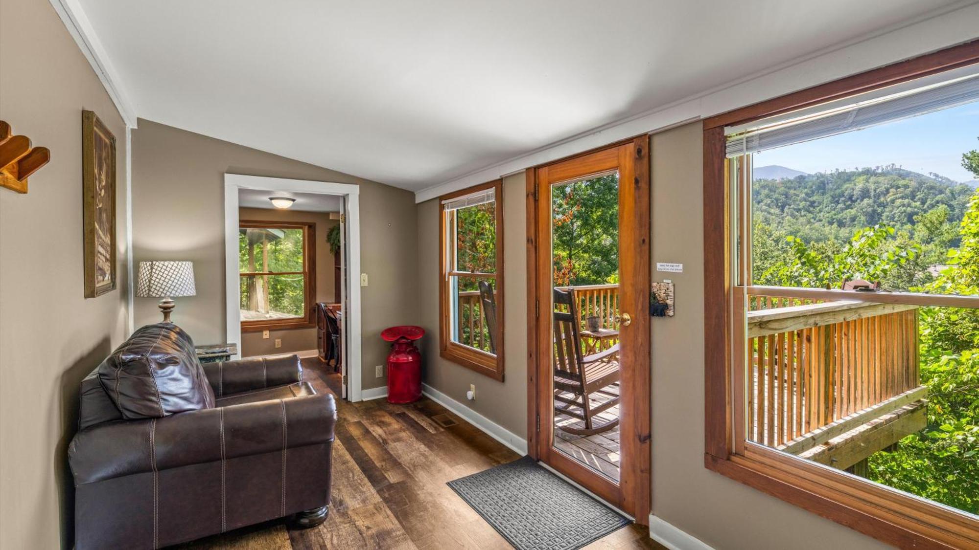 Whiskey Ridge Lodge, A Restored 1940S Gem, 2 Mins From Downtown, Breathtaking City Views, Custom Game Room, And Spacious Elegance Gatlinburg Esterno foto