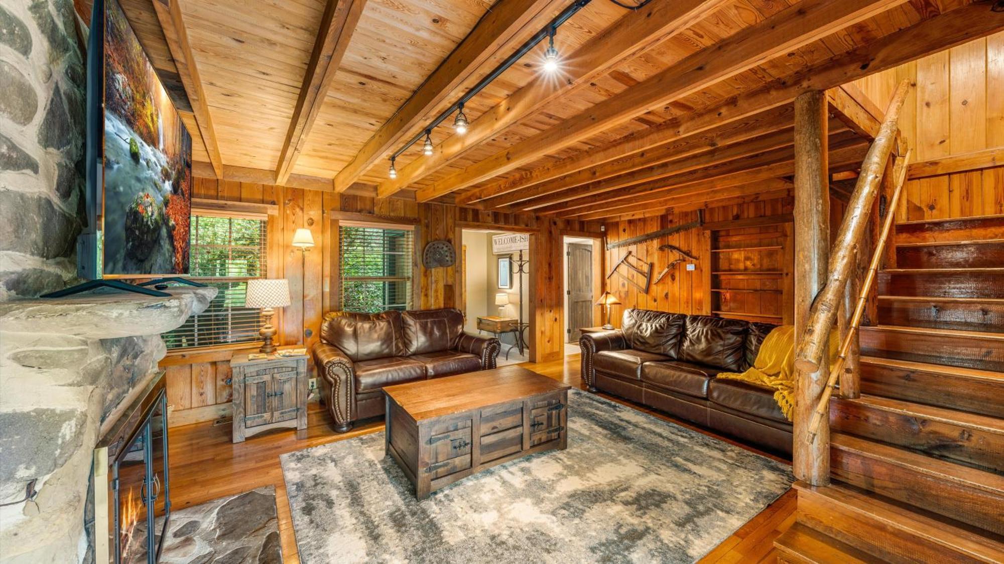 Whiskey Ridge Lodge, A Restored 1940S Gem, 2 Mins From Downtown, Breathtaking City Views, Custom Game Room, And Spacious Elegance Gatlinburg Esterno foto