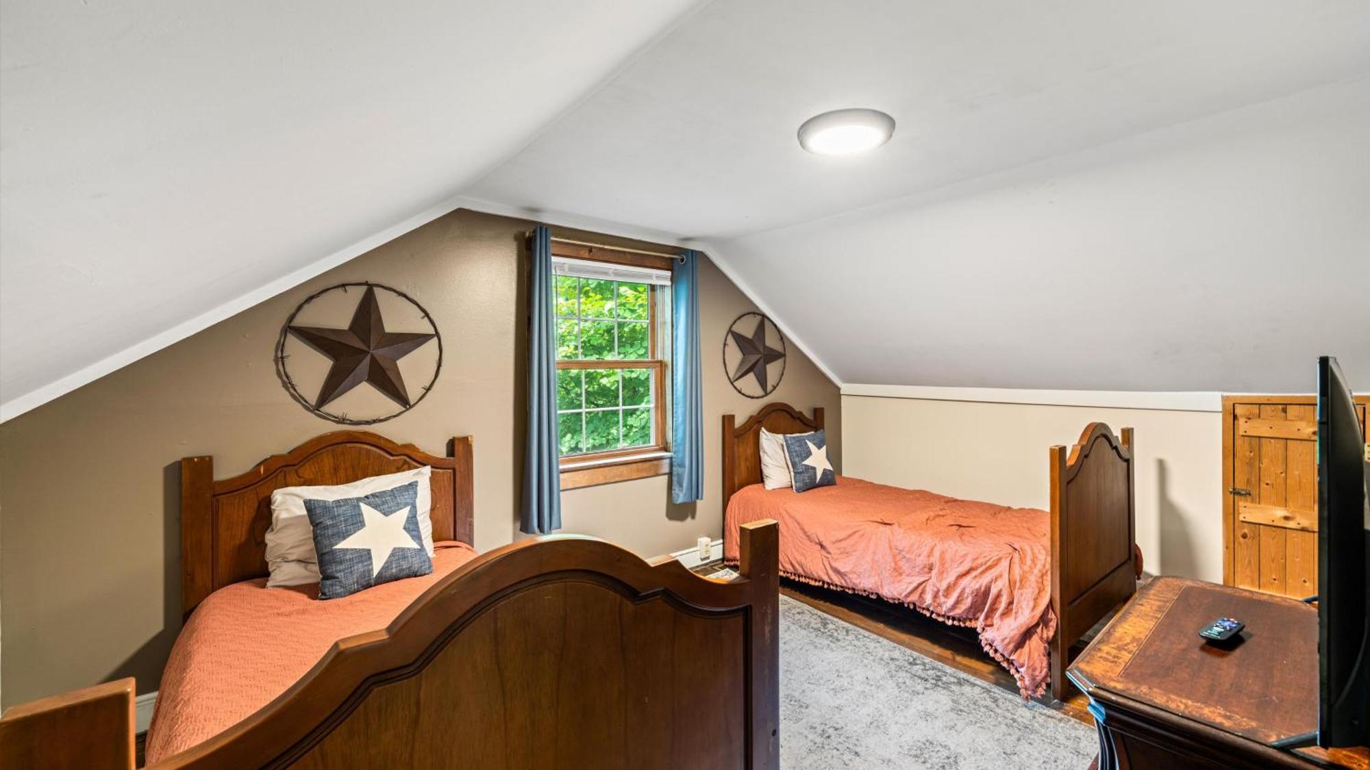 Whiskey Ridge Lodge, A Restored 1940S Gem, 2 Mins From Downtown, Breathtaking City Views, Custom Game Room, And Spacious Elegance Gatlinburg Esterno foto
