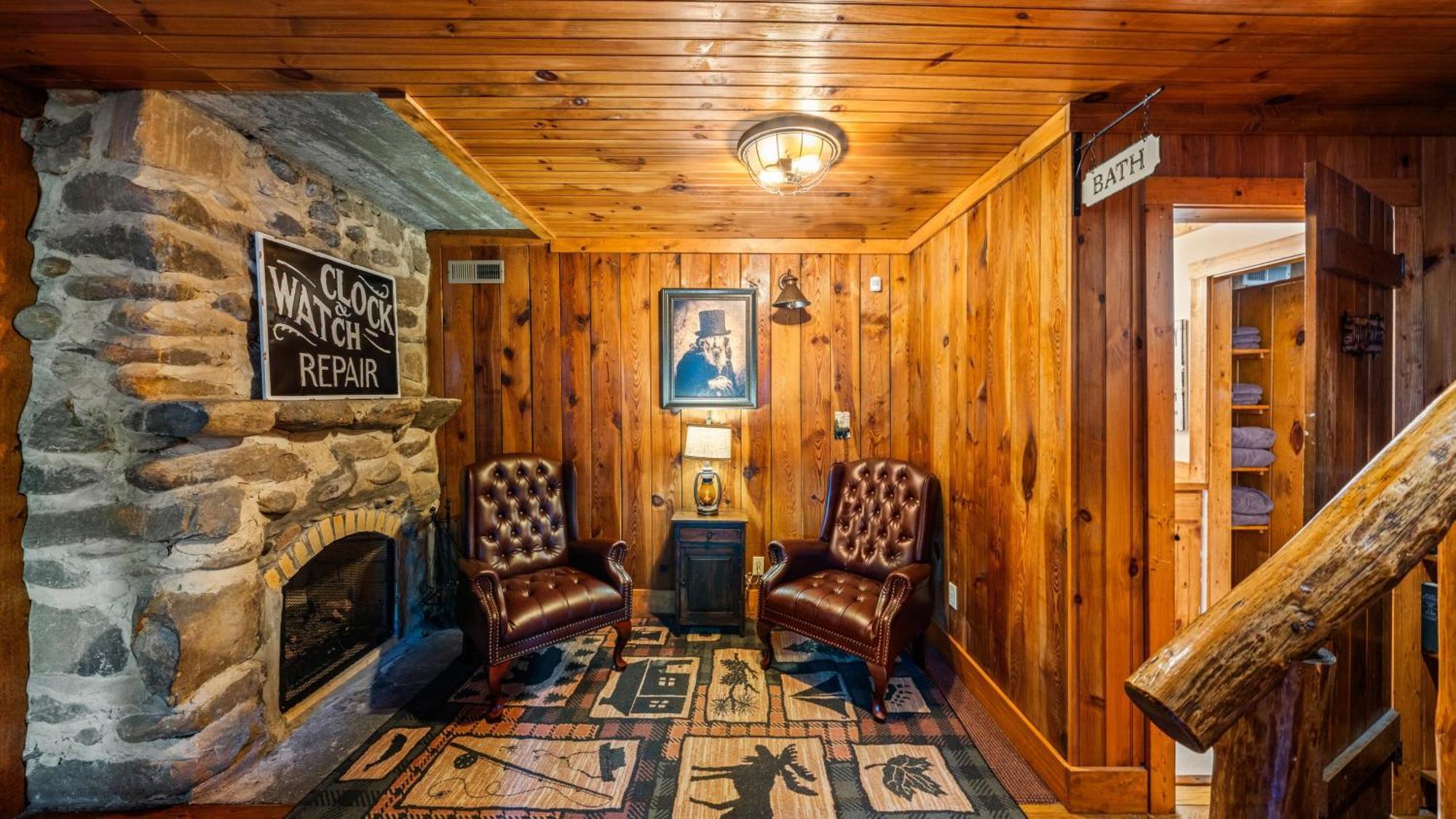 Whiskey Ridge Lodge, A Restored 1940S Gem, 2 Mins From Downtown, Breathtaking City Views, Custom Game Room, And Spacious Elegance Gatlinburg Esterno foto