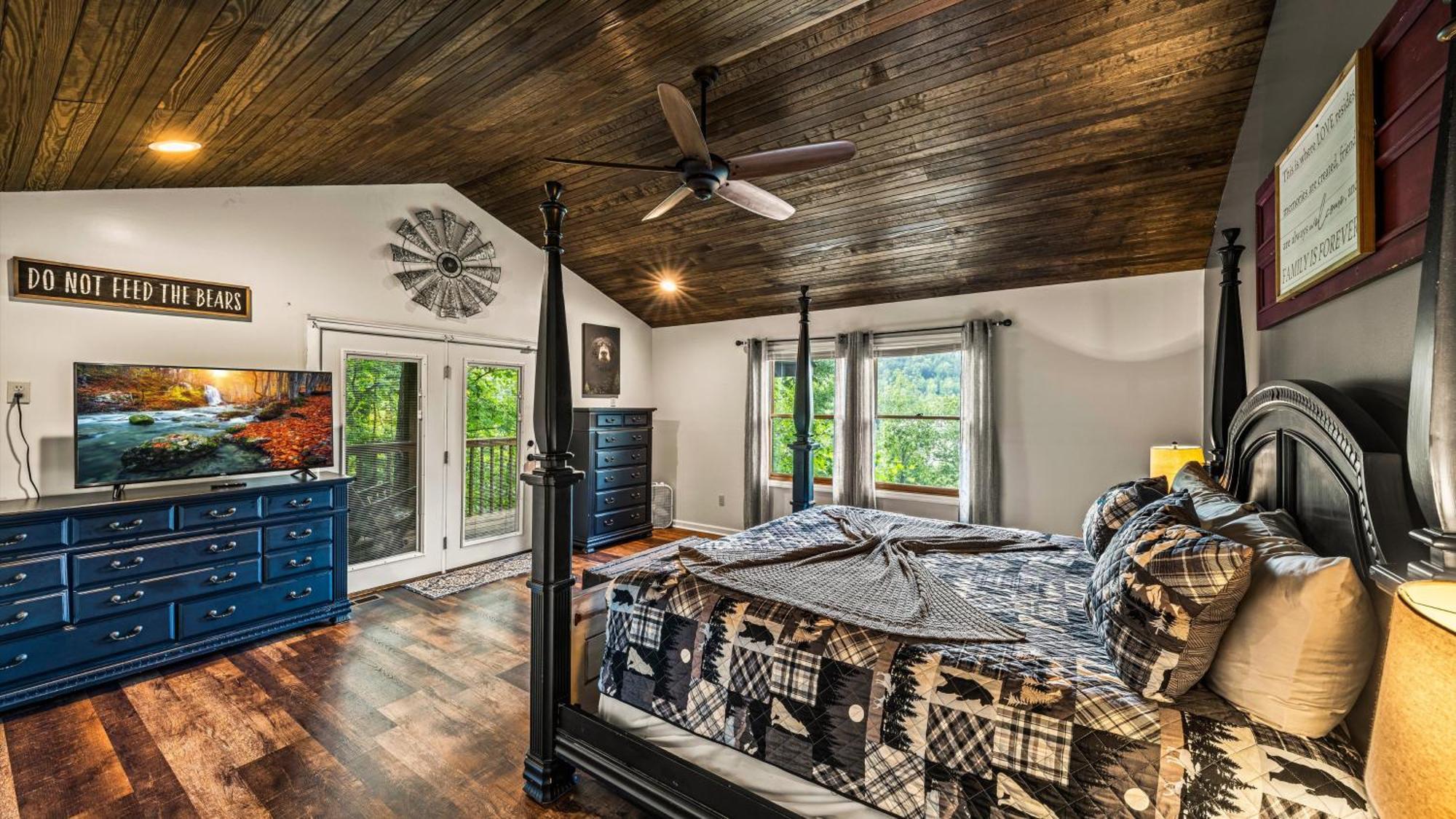Whiskey Ridge Lodge, A Restored 1940S Gem, 2 Mins From Downtown, Breathtaking City Views, Custom Game Room, And Spacious Elegance Gatlinburg Esterno foto