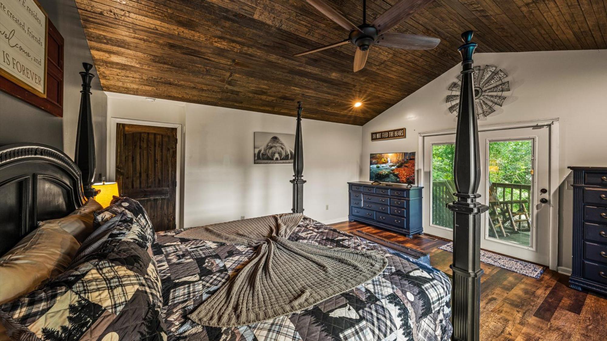 Whiskey Ridge Lodge, A Restored 1940S Gem, 2 Mins From Downtown, Breathtaking City Views, Custom Game Room, And Spacious Elegance Gatlinburg Esterno foto