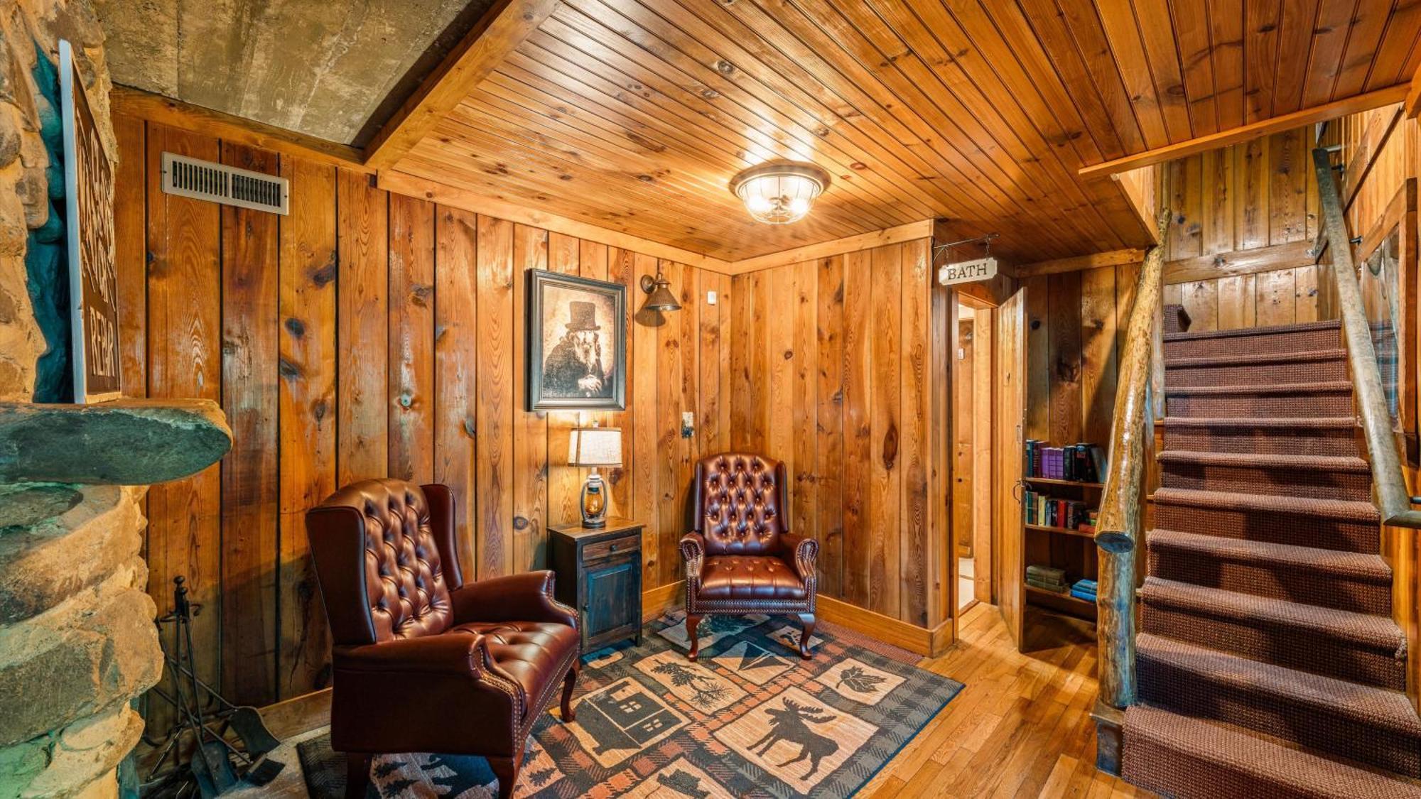 Whiskey Ridge Lodge, A Restored 1940S Gem, 2 Mins From Downtown, Breathtaking City Views, Custom Game Room, And Spacious Elegance Gatlinburg Esterno foto