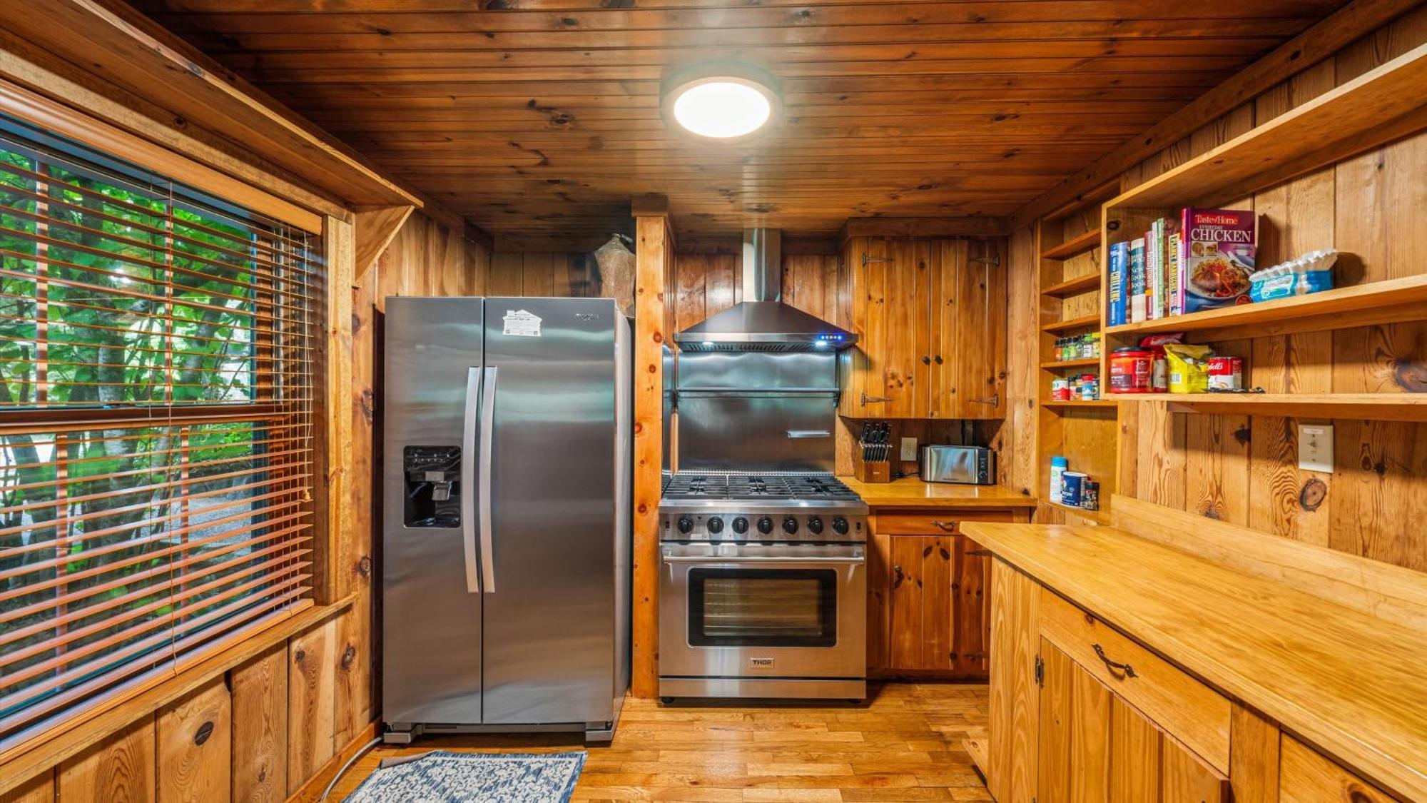 Whiskey Ridge Lodge, A Restored 1940S Gem, 2 Mins From Downtown, Breathtaking City Views, Custom Game Room, And Spacious Elegance Gatlinburg Esterno foto