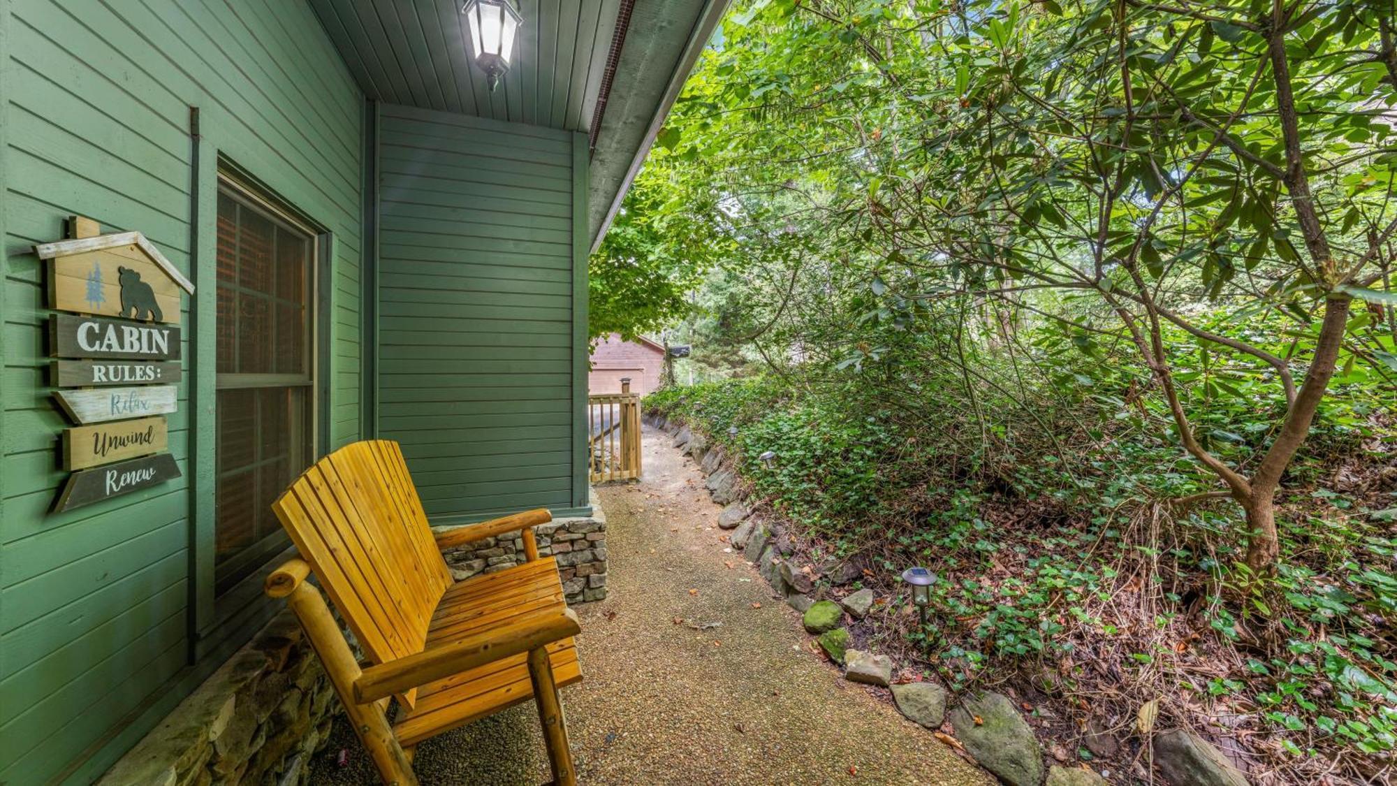 Whiskey Ridge Lodge, A Restored 1940S Gem, 2 Mins From Downtown, Breathtaking City Views, Custom Game Room, And Spacious Elegance Gatlinburg Esterno foto