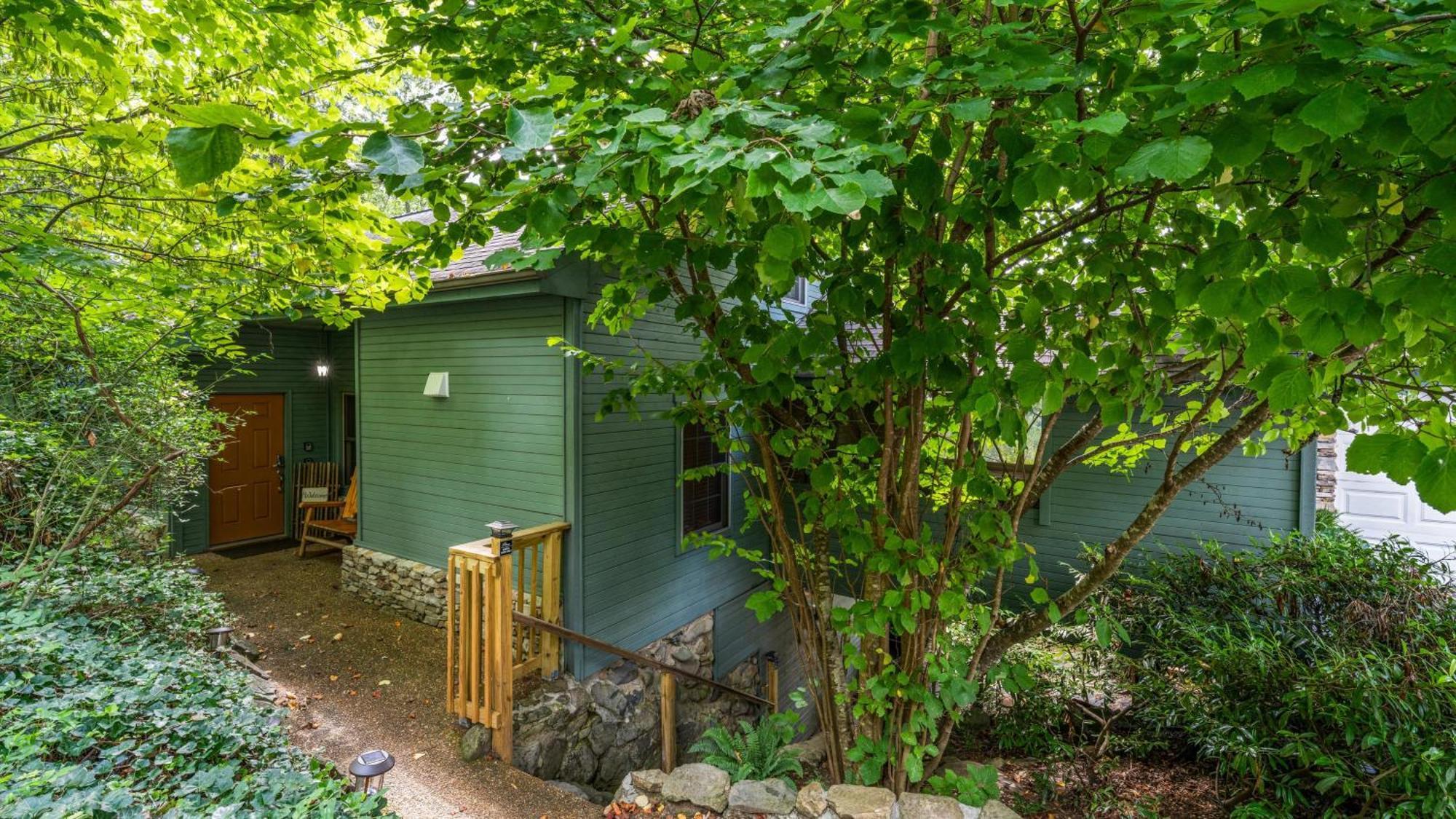 Whiskey Ridge Lodge, A Restored 1940S Gem, 2 Mins From Downtown, Breathtaking City Views, Custom Game Room, And Spacious Elegance Gatlinburg Esterno foto