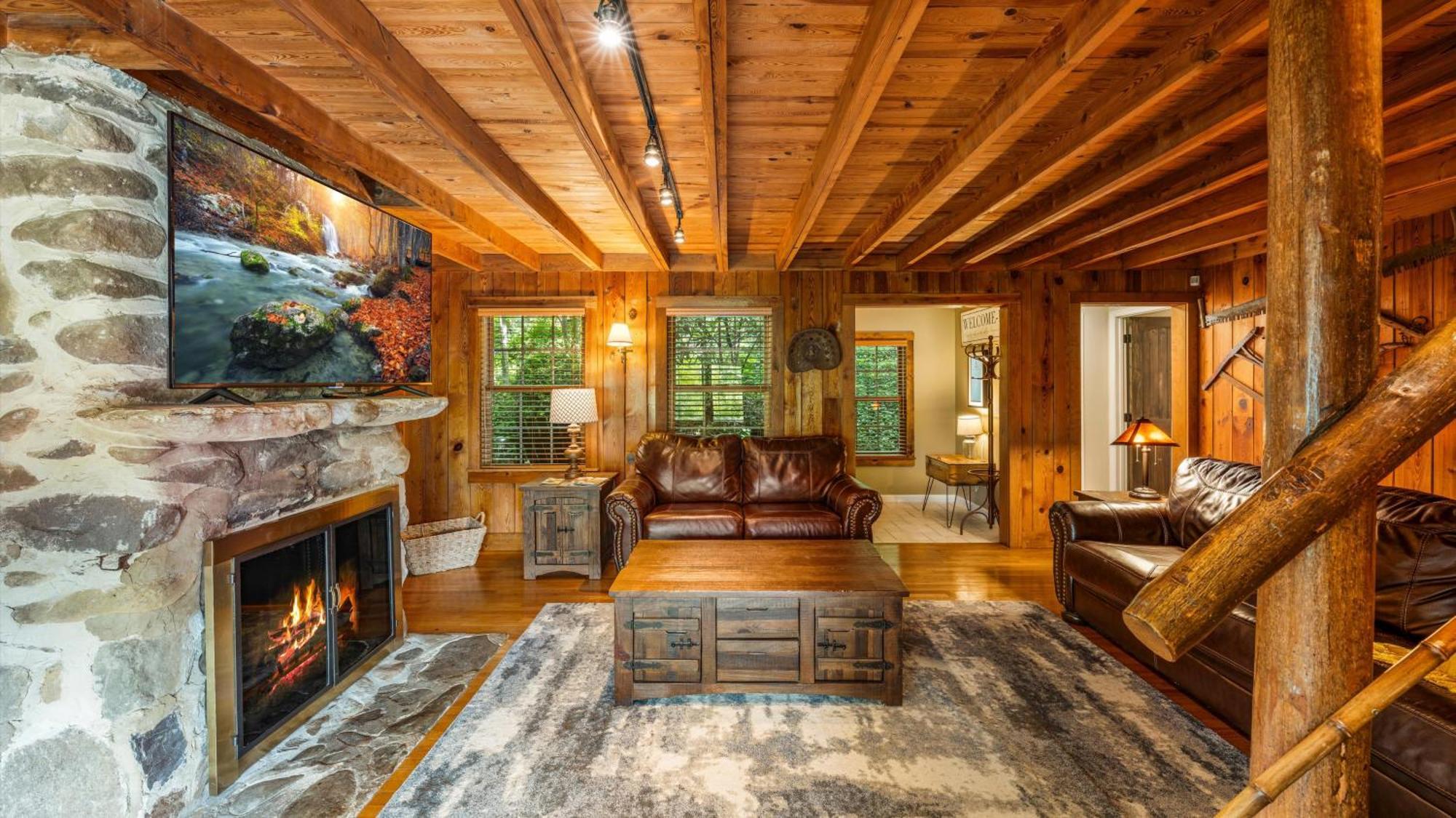 Whiskey Ridge Lodge, A Restored 1940S Gem, 2 Mins From Downtown, Breathtaking City Views, Custom Game Room, And Spacious Elegance Gatlinburg Esterno foto