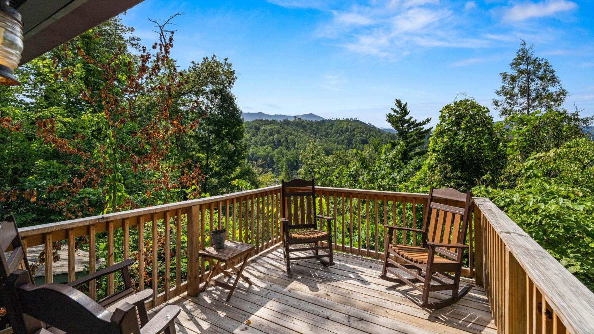 Whiskey Ridge Lodge, A Restored 1940S Gem, 2 Mins From Downtown, Breathtaking City Views, Custom Game Room, And Spacious Elegance Gatlinburg Esterno foto