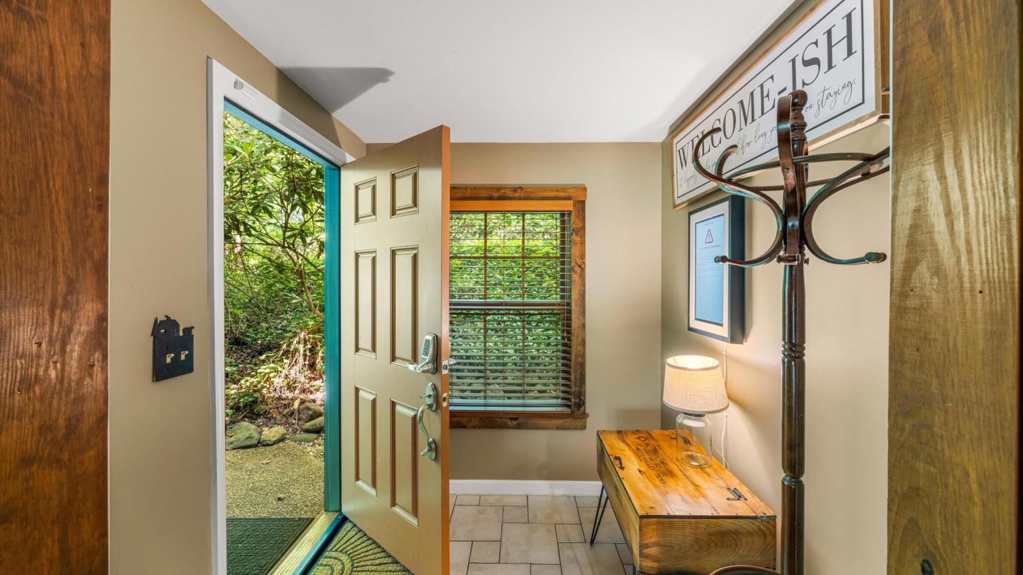 Whiskey Ridge Lodge, A Restored 1940S Gem, 2 Mins From Downtown, Breathtaking City Views, Custom Game Room, And Spacious Elegance Gatlinburg Esterno foto