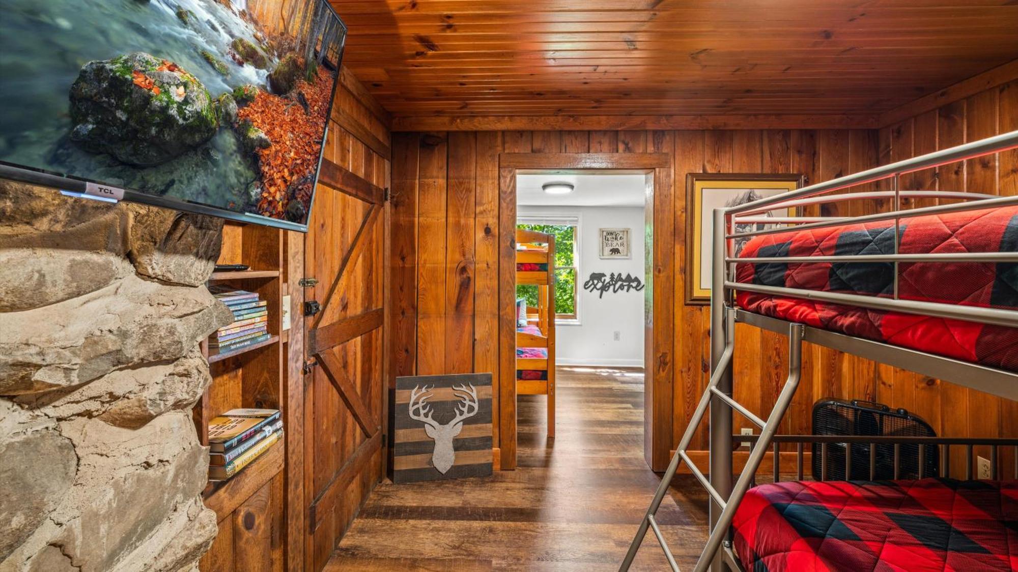 Whiskey Ridge Lodge, A Restored 1940S Gem, 2 Mins From Downtown, Breathtaking City Views, Custom Game Room, And Spacious Elegance Gatlinburg Esterno foto