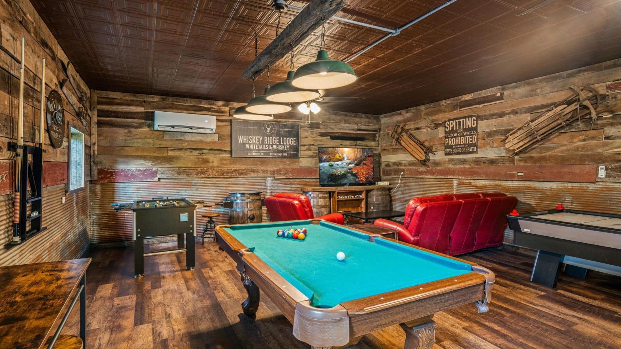Whiskey Ridge Lodge, A Restored 1940S Gem, 2 Mins From Downtown, Breathtaking City Views, Custom Game Room, And Spacious Elegance Gatlinburg Esterno foto