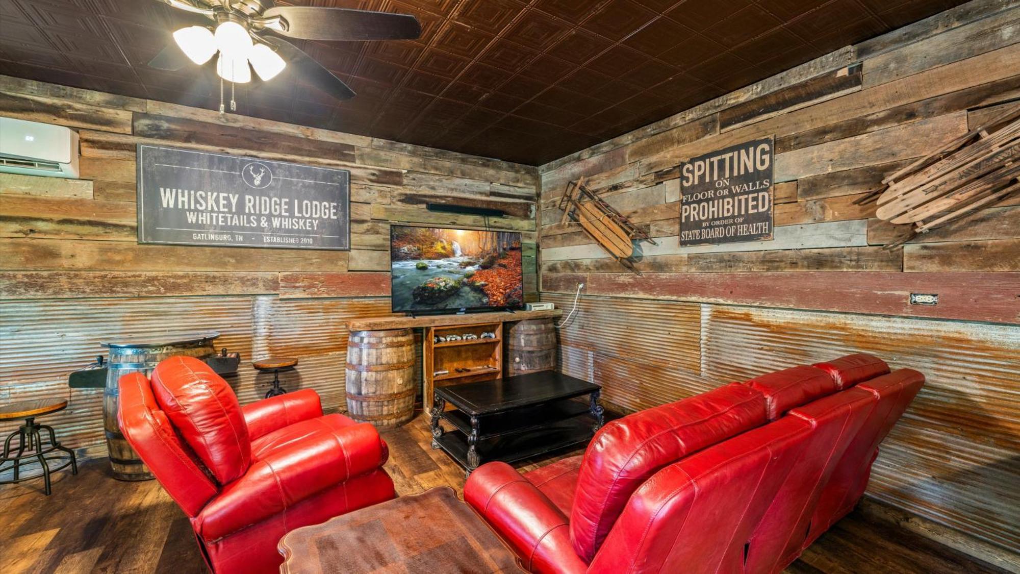 Whiskey Ridge Lodge, A Restored 1940S Gem, 2 Mins From Downtown, Breathtaking City Views, Custom Game Room, And Spacious Elegance Gatlinburg Esterno foto