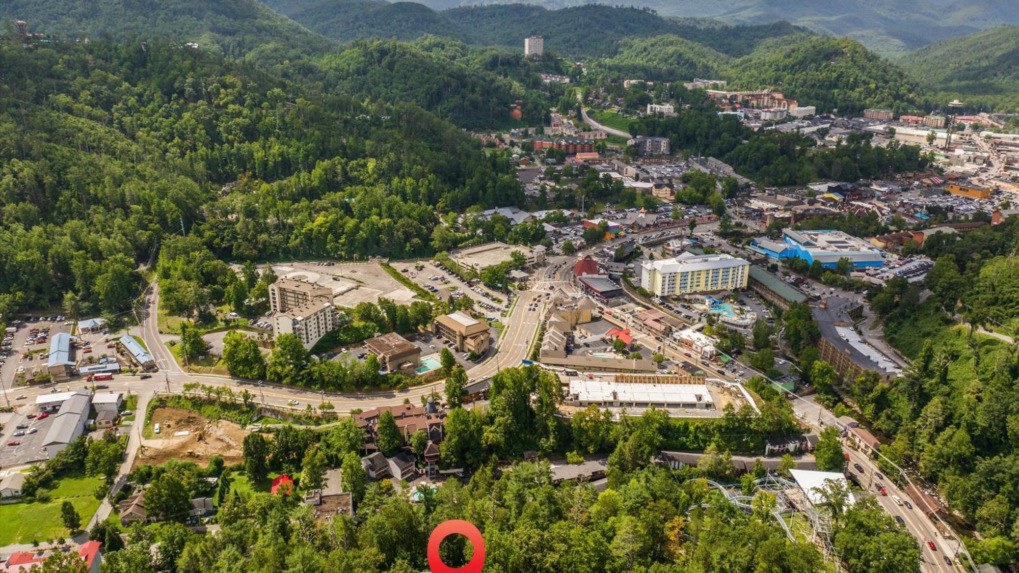 Whiskey Ridge Lodge, A Restored 1940S Gem, 2 Mins From Downtown, Breathtaking City Views, Custom Game Room, And Spacious Elegance Gatlinburg Esterno foto