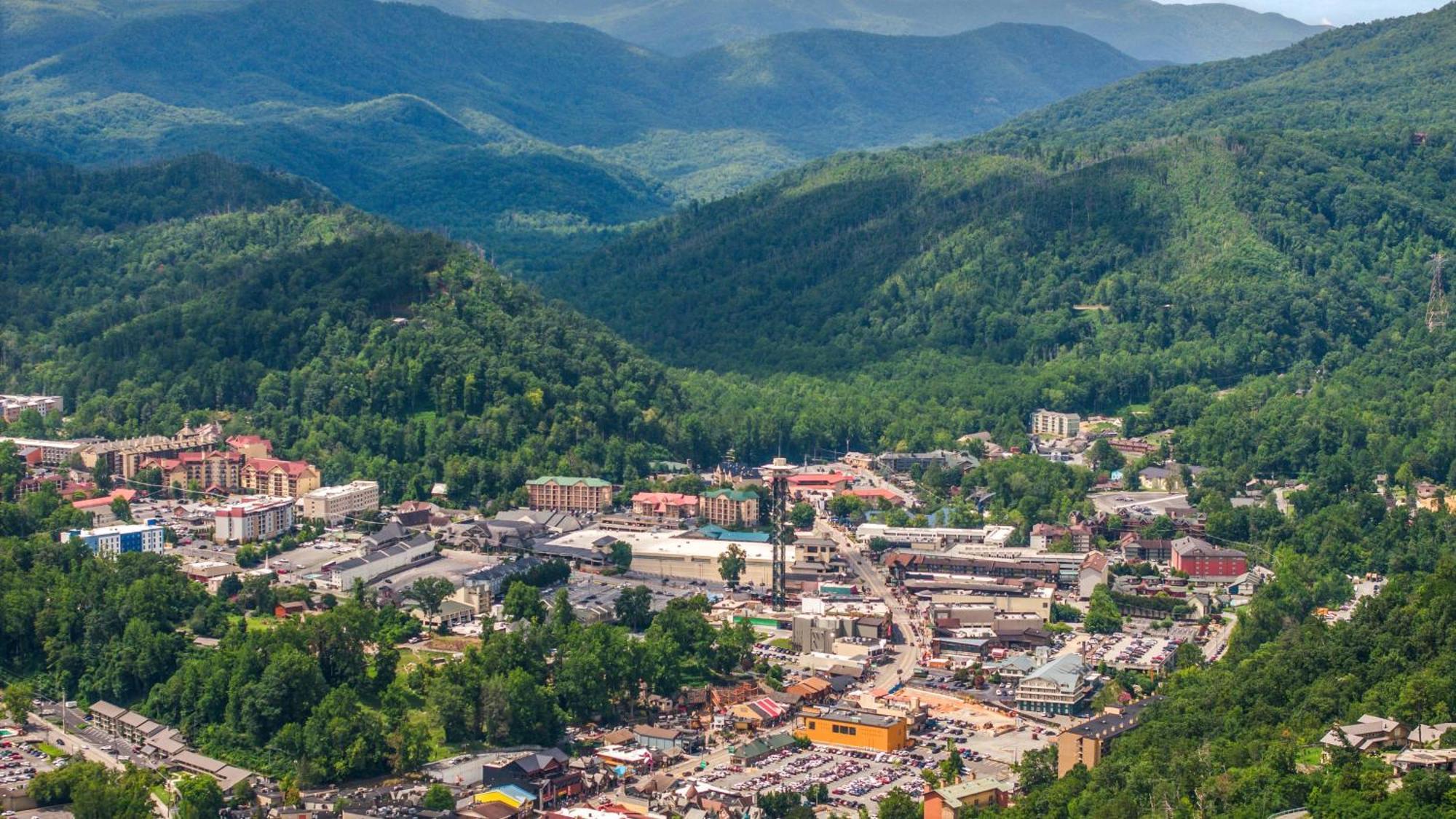 Whiskey Ridge Lodge, A Restored 1940S Gem, 2 Mins From Downtown, Breathtaking City Views, Custom Game Room, And Spacious Elegance Gatlinburg Esterno foto