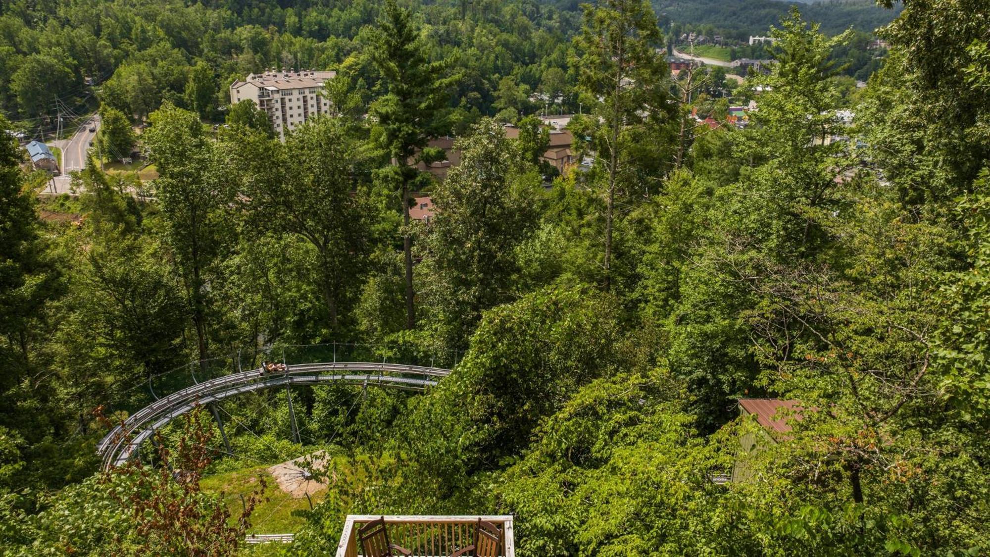 Whiskey Ridge Lodge, A Restored 1940S Gem, 2 Mins From Downtown, Breathtaking City Views, Custom Game Room, And Spacious Elegance Gatlinburg Esterno foto