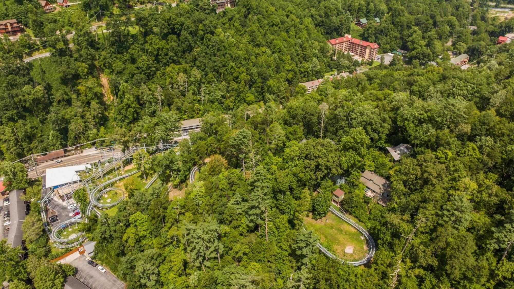 Whiskey Ridge Lodge, A Restored 1940S Gem, 2 Mins From Downtown, Breathtaking City Views, Custom Game Room, And Spacious Elegance Gatlinburg Esterno foto