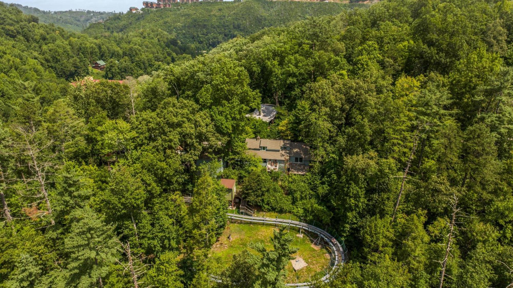 Whiskey Ridge Lodge, A Restored 1940S Gem, 2 Mins From Downtown, Breathtaking City Views, Custom Game Room, And Spacious Elegance Gatlinburg Esterno foto