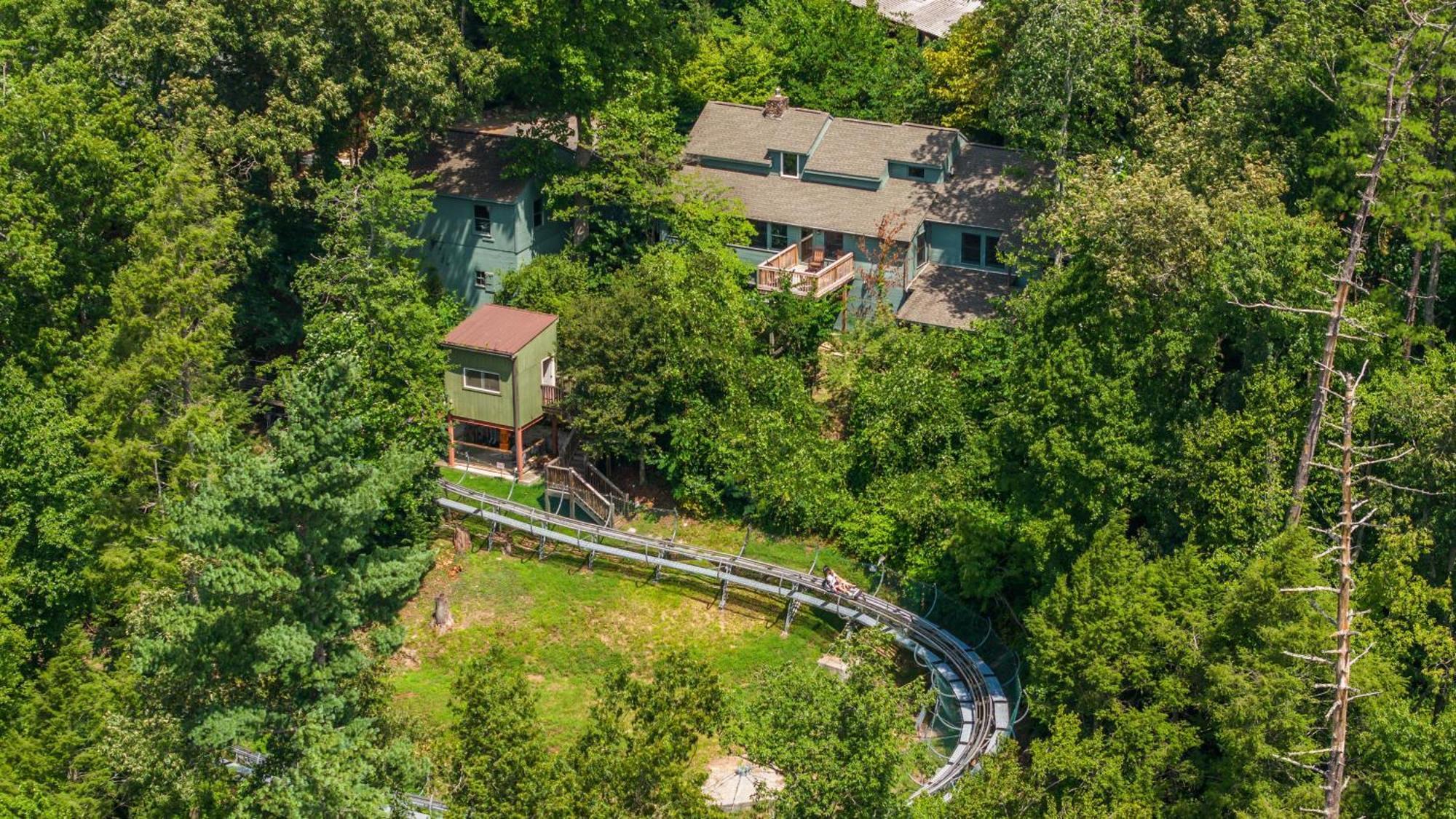 Whiskey Ridge Lodge, A Restored 1940S Gem, 2 Mins From Downtown, Breathtaking City Views, Custom Game Room, And Spacious Elegance Gatlinburg Esterno foto