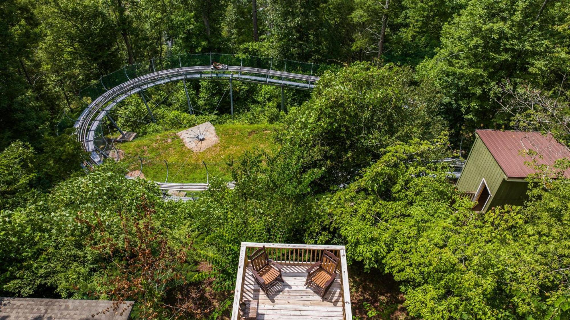 Whiskey Ridge Lodge, A Restored 1940S Gem, 2 Mins From Downtown, Breathtaking City Views, Custom Game Room, And Spacious Elegance Gatlinburg Esterno foto